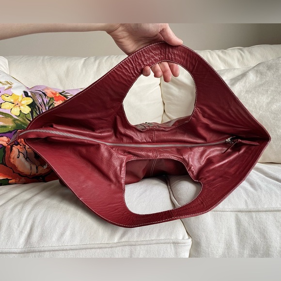 Leather slouchy oversized burnt red shoulder bag with studs - Picture 10 of 15